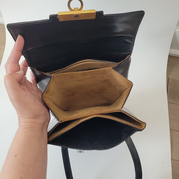 Vintage black faux leather handbag with multiple pockets - Picture 9 of 16